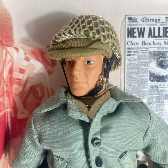 G.I. Joe Classic Collection D-Day Salute 1997 Kenner Limited Edition - Picture 3 of 16